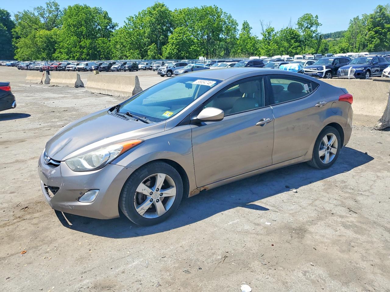 Salvage Hyundai ELANTRA Image