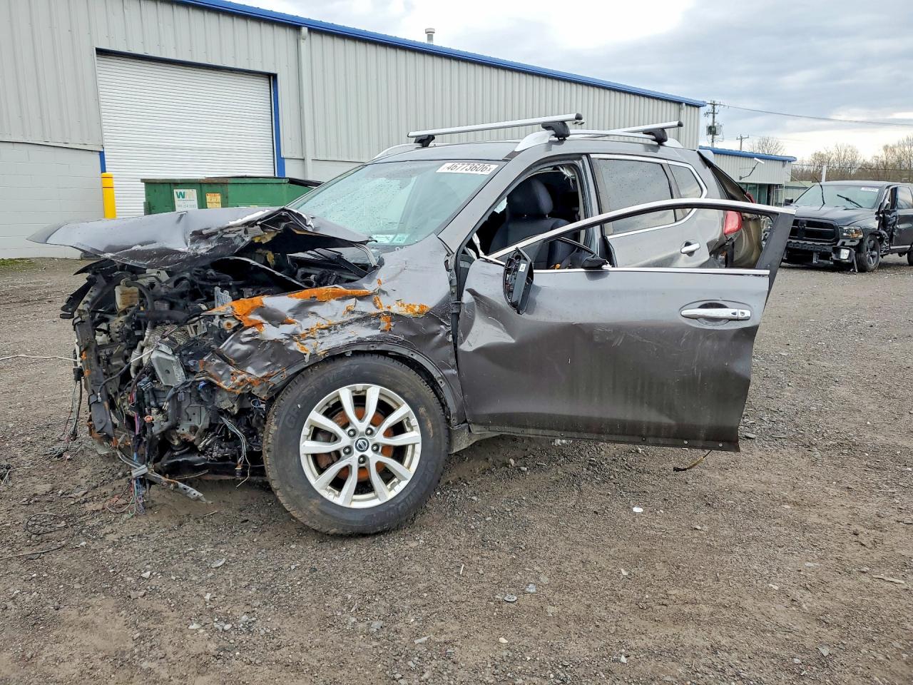 Salvage Nissan Rogue Image