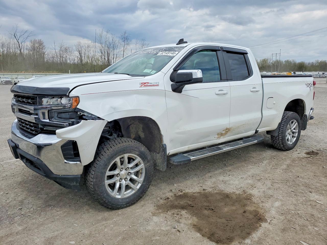 Salvage Chevrolet Silverado Image