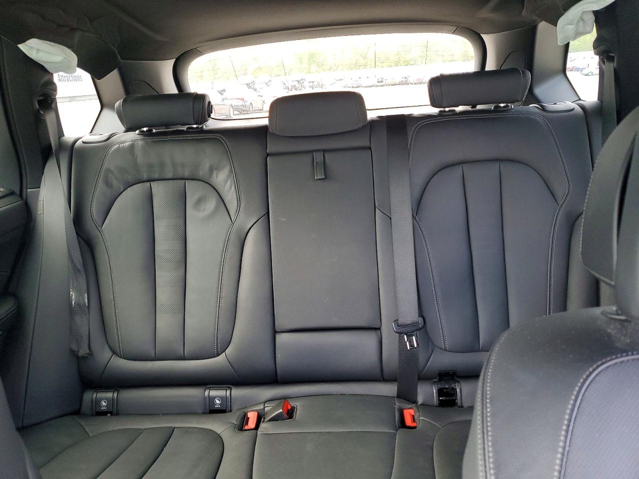 BMW X Series M50i