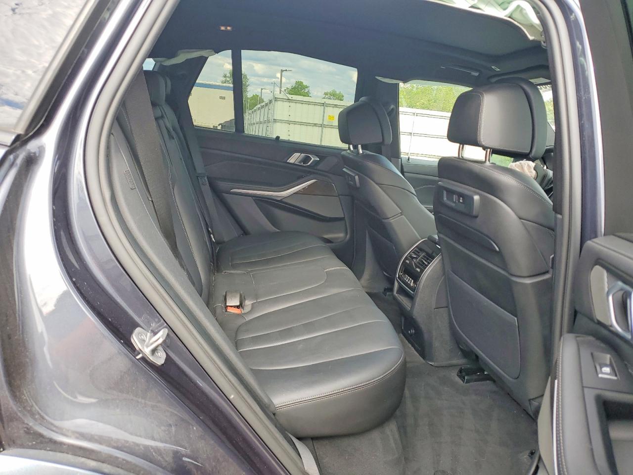 BMW X Series M50i