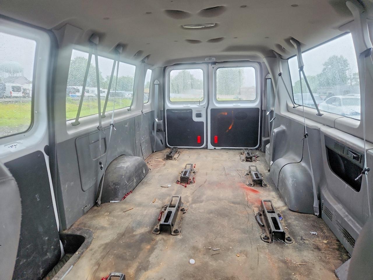 Ford Econoline E350 Super Duty Wagon
