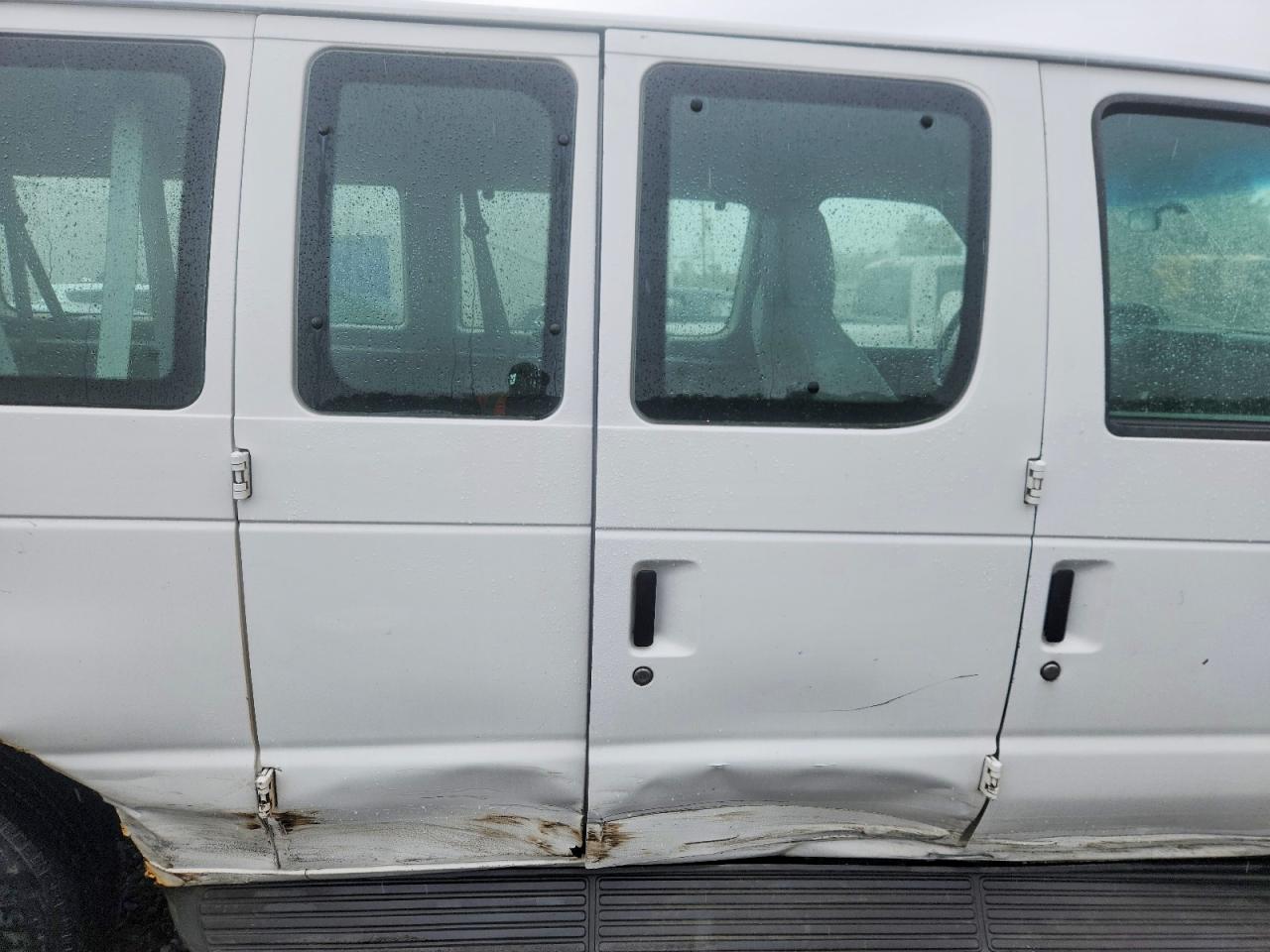Ford Econoline E350 Super Duty Wagon
