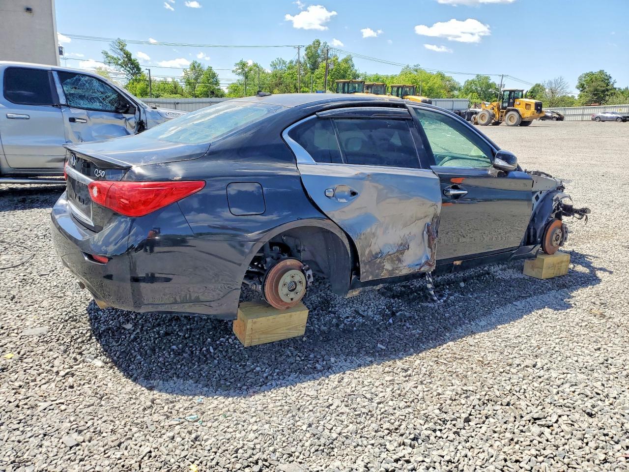 INFINITI Q50 Premium