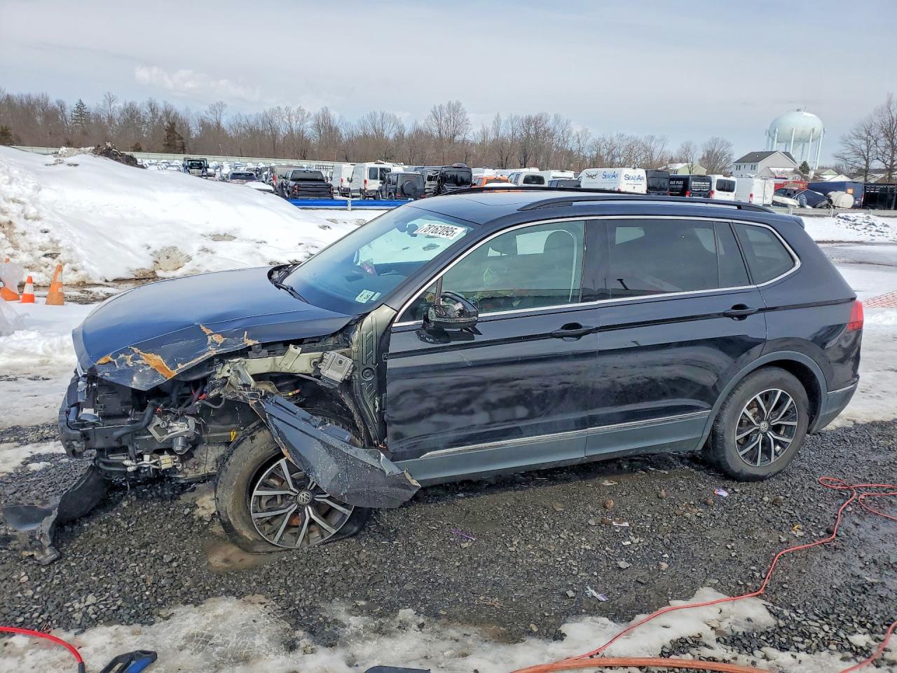 Salvage Volkswagen Tiguan Image