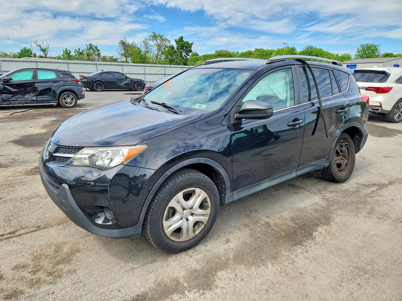 Salvage Toyota RAV4 Image