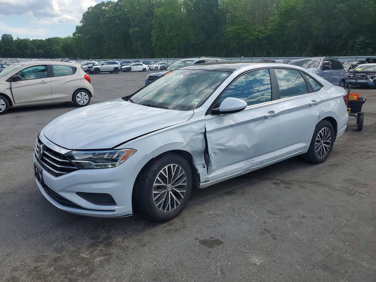 Salvage Volkswagen Jetta Image