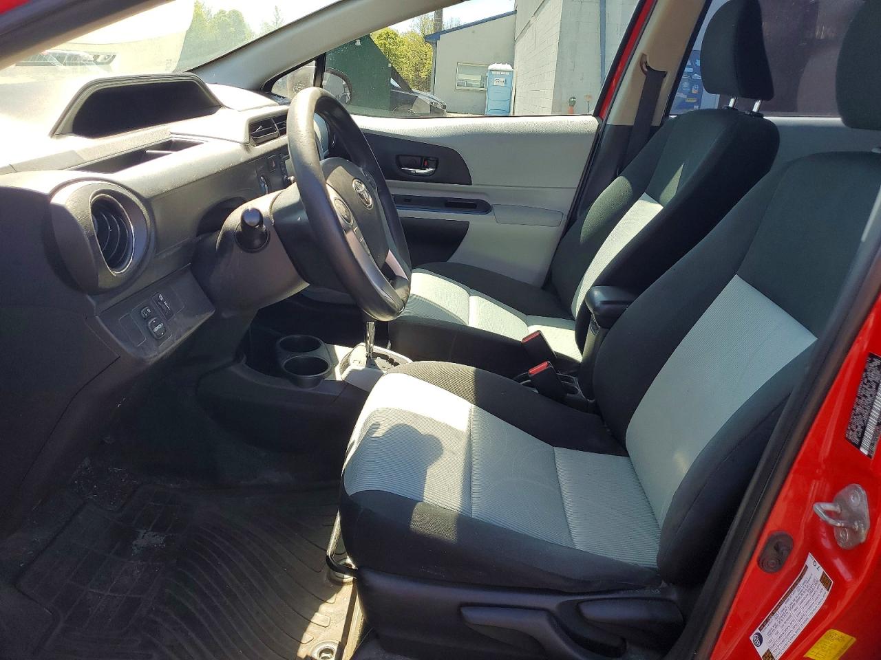 Toyota Prius c Three