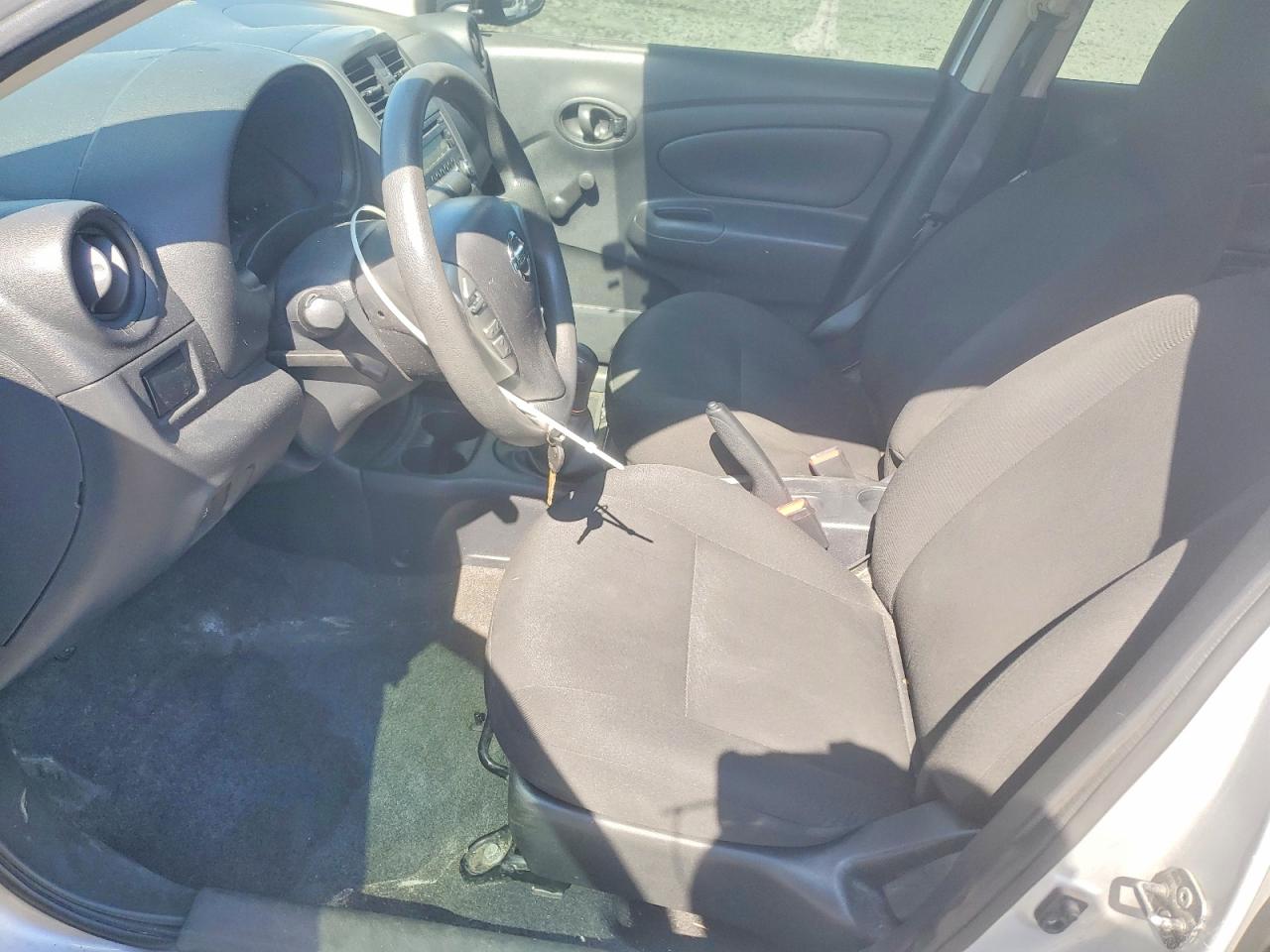 Nissan Versa 1.6 S