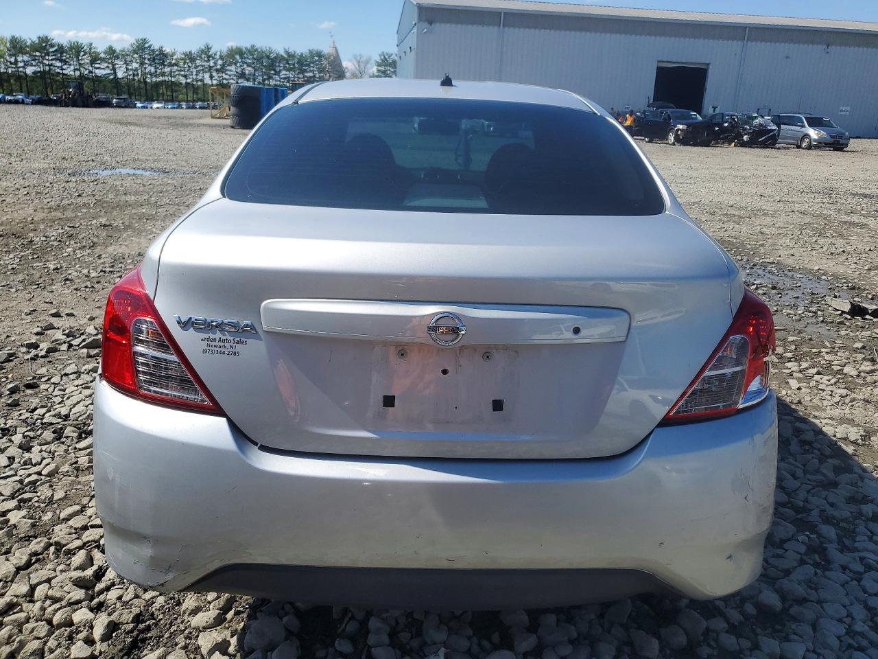 Nissan Versa 1.6 S
