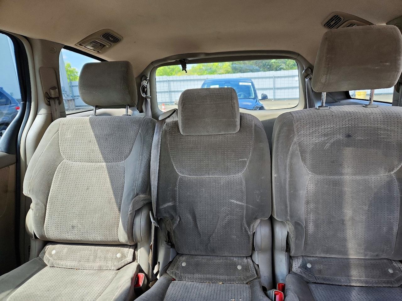 Toyota Sienna Le 8-passenger