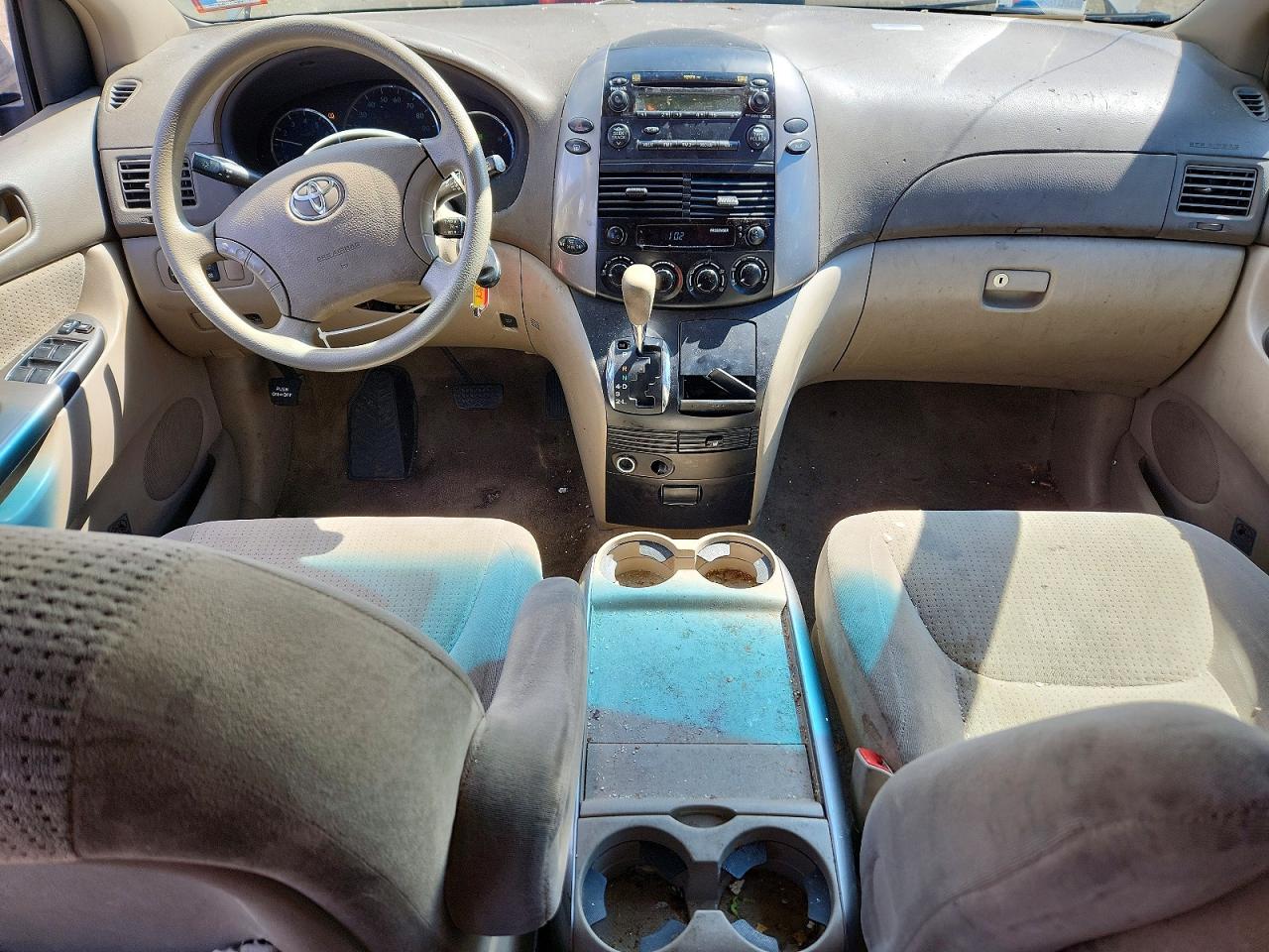 Toyota Sienna Le 8-passenger
