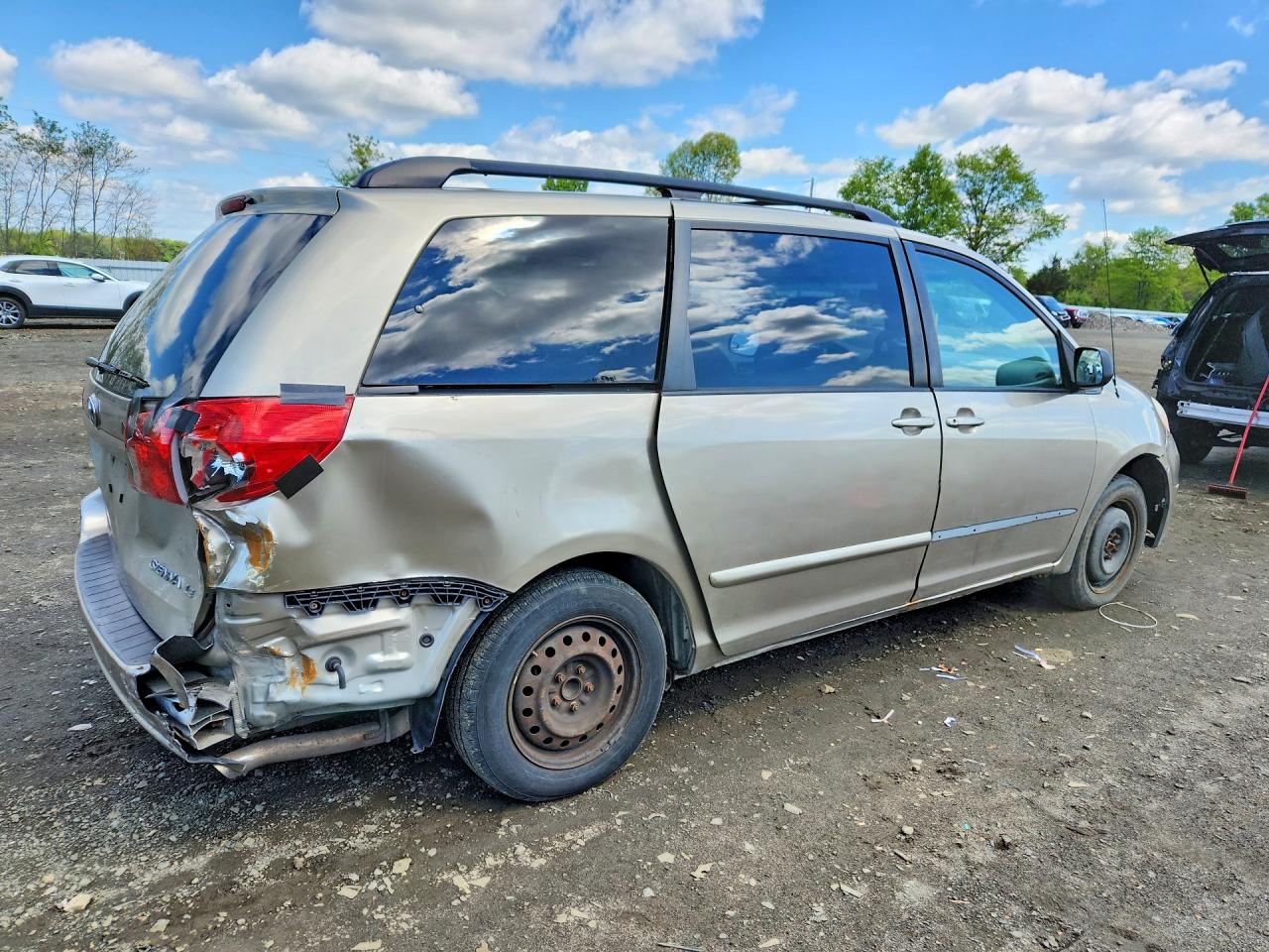 Toyota Sienna Le 8-passenger