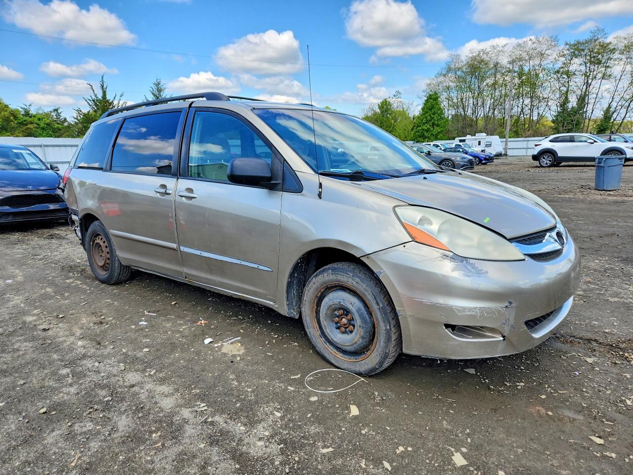 Toyota Sienna Le 8-passenger