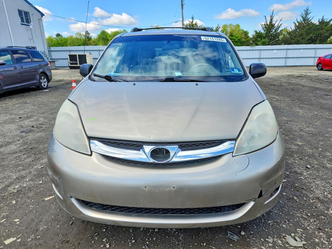 Toyota Sienna Le 8-passenger