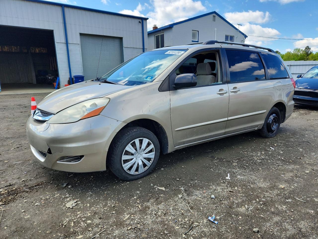 Salvage Toyota Sienna Image