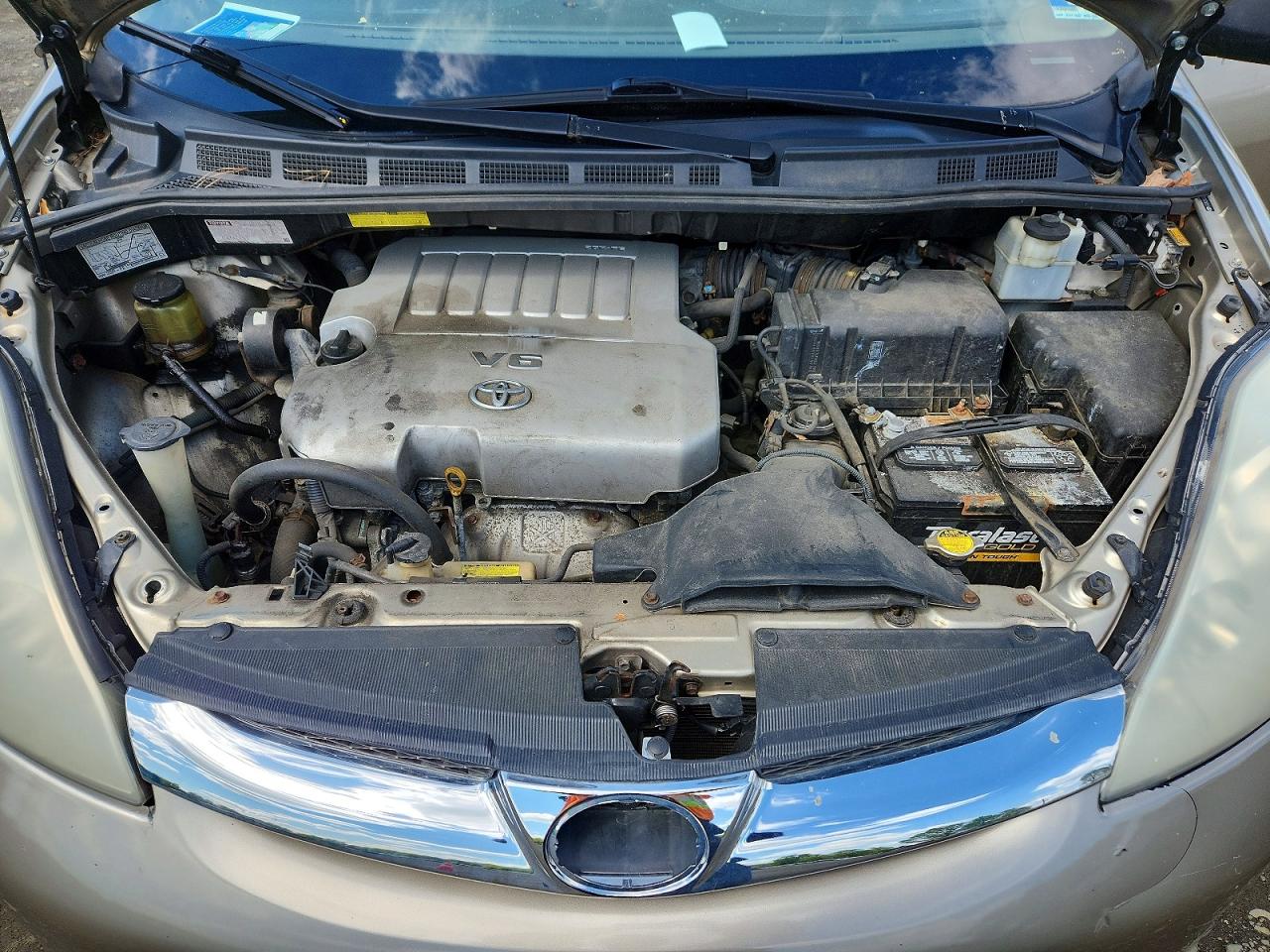 Toyota Sienna Le 8-passenger