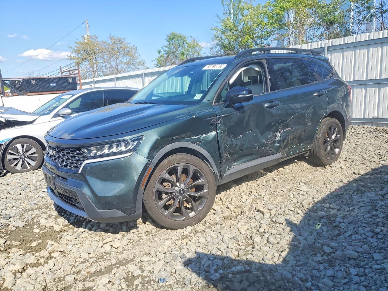 Salvage Kia Sorento Image