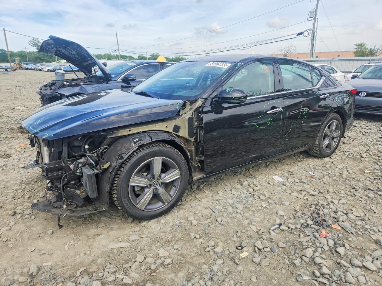Salvage Nissan Altima Image