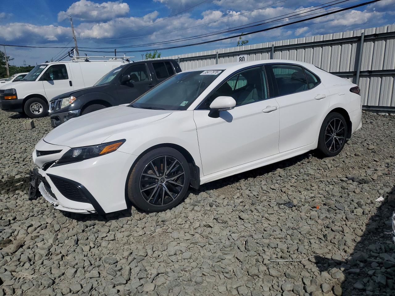 Salvage Toyota Camry Image