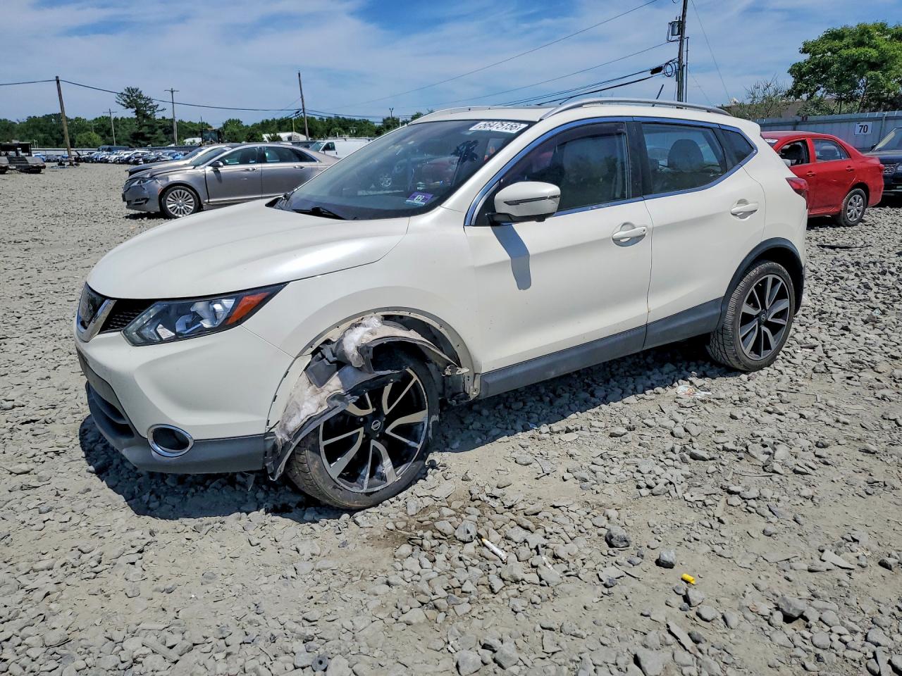 Salvage Nissan Rogue Image