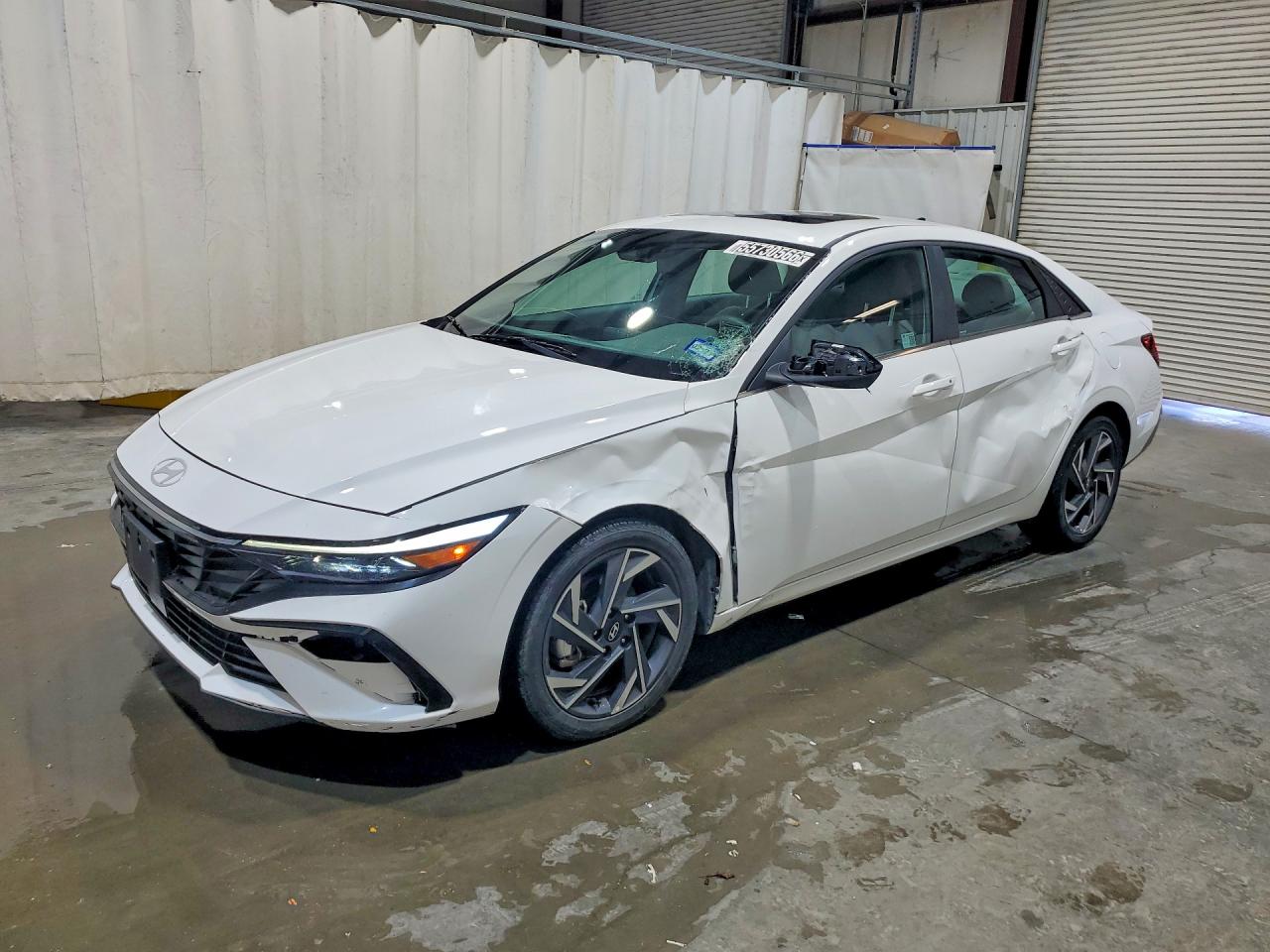 Salvage Hyundai ELANTRA Image