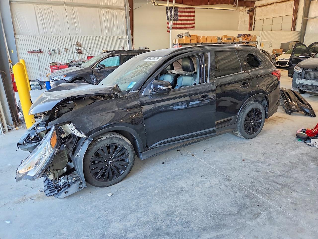 Salvage Mitsubishi Outlander Image