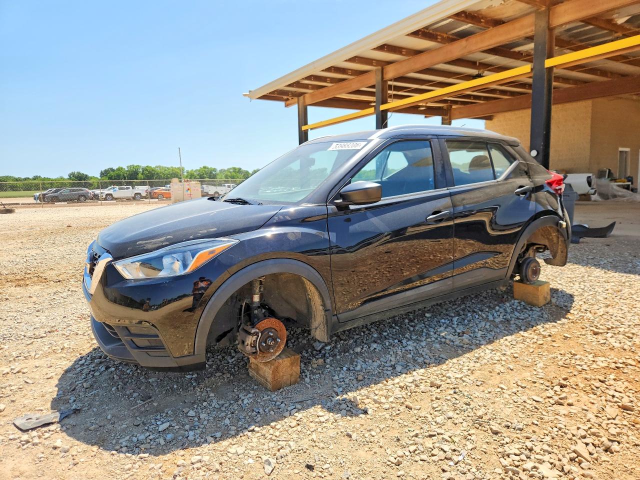 Salvage Nissan Kicks Image
