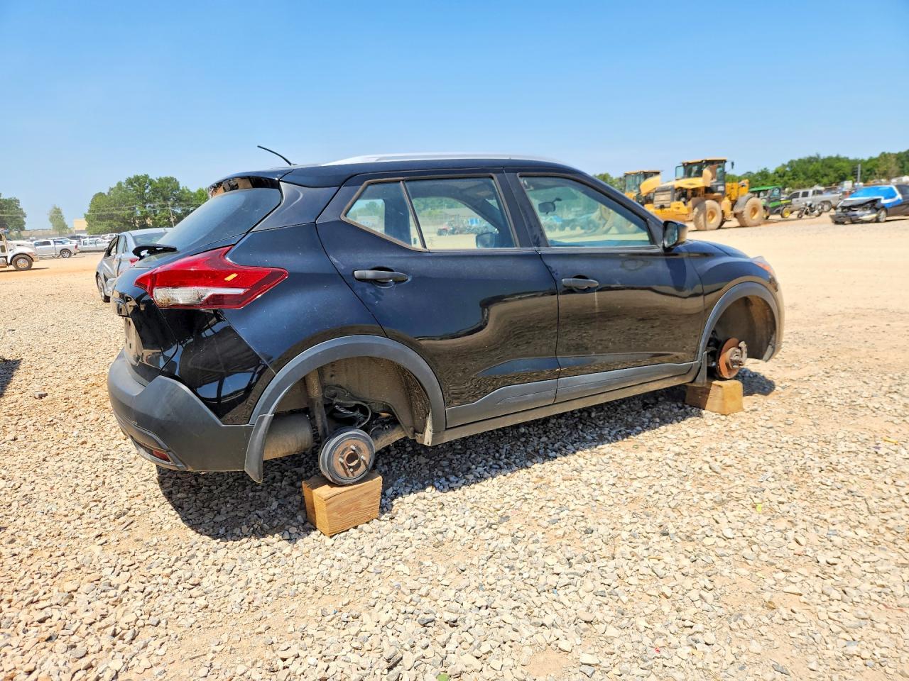 Nissan Kicks S