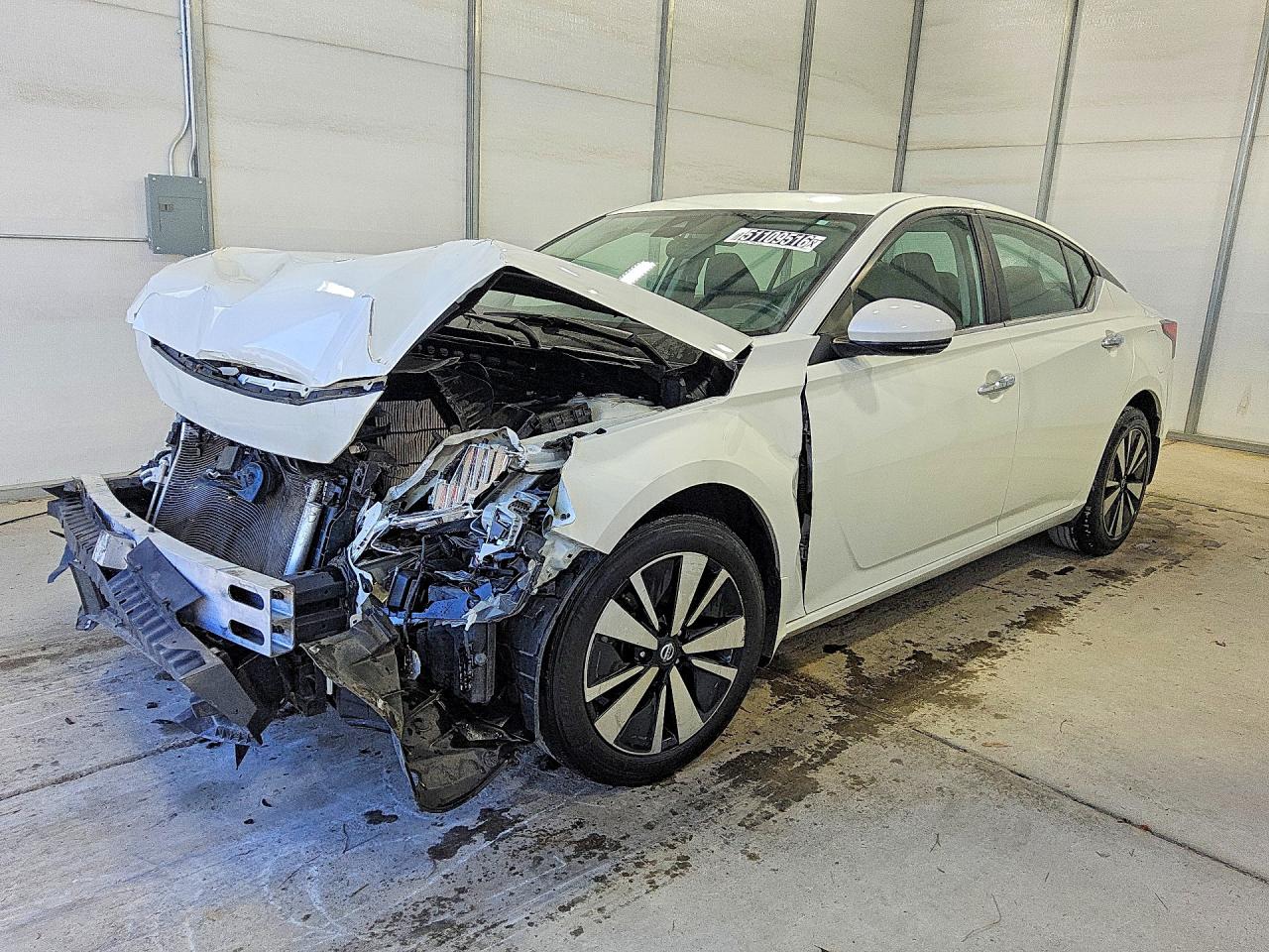 Salvage Nissan Altima Image