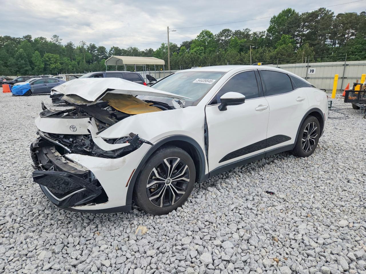 Salvage Toyota Crown Xle Image