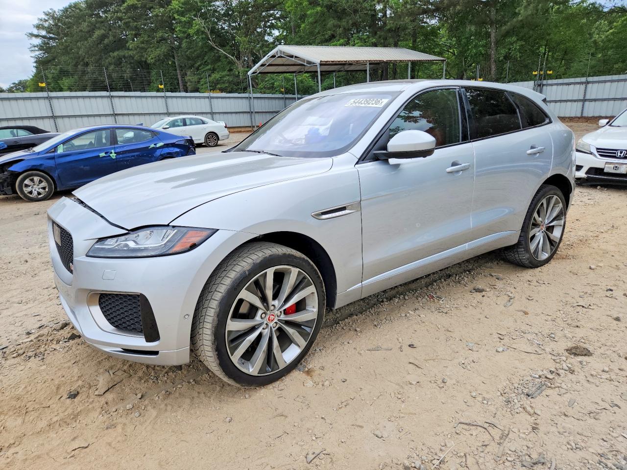 Salvage Jaguar F-PACE Image