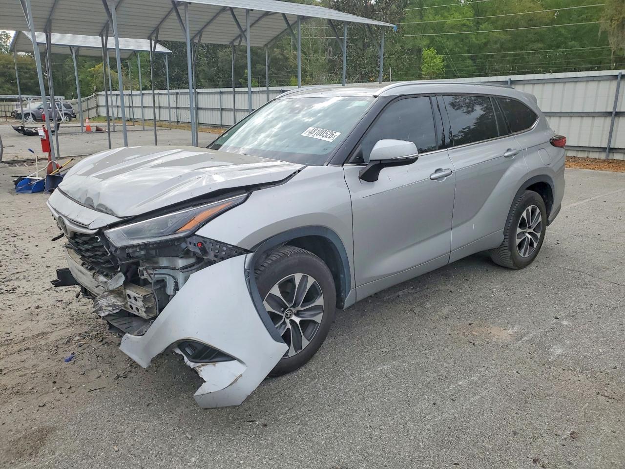 Salvage Toyota Highlander Image