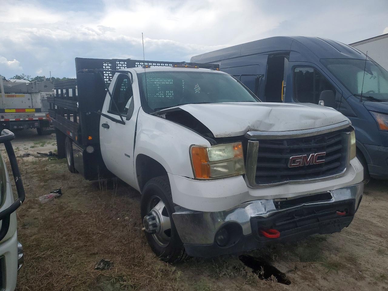 Salvage GMC Sierra Image
