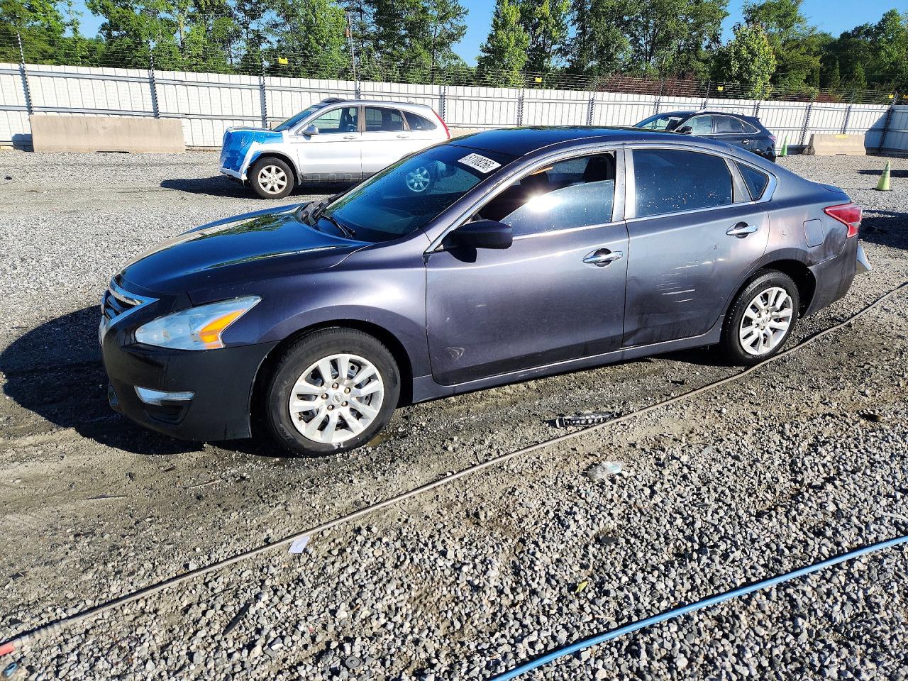 Salvage Nissan Altima Image