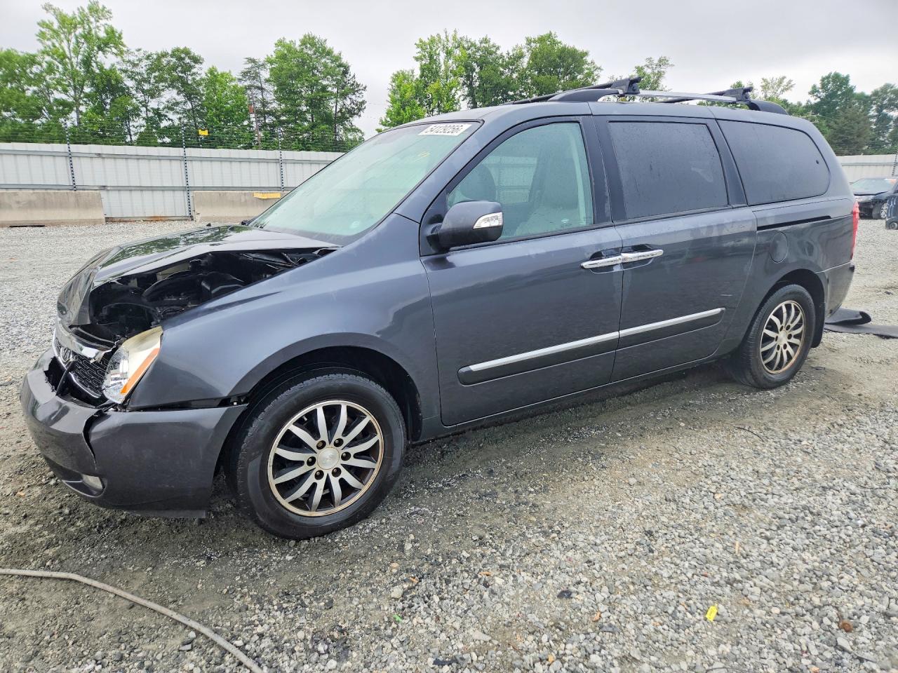 Salvage Kia Sedona Image