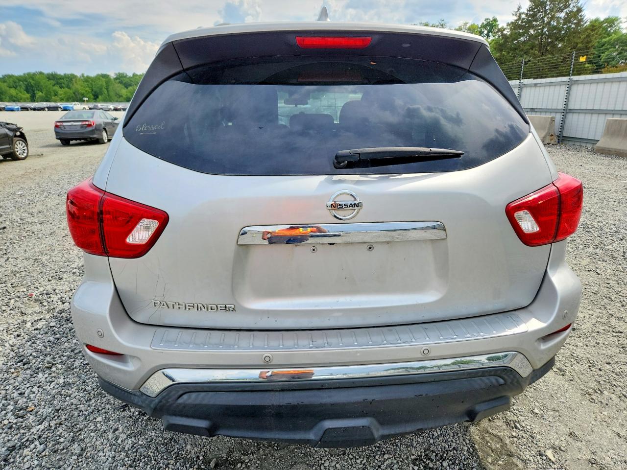 Nissan Pathfinder S