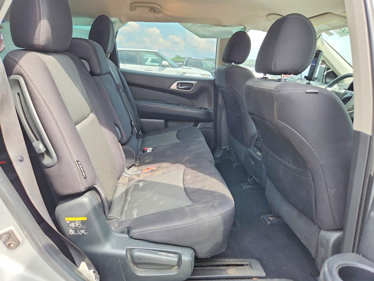 Nissan Pathfinder S