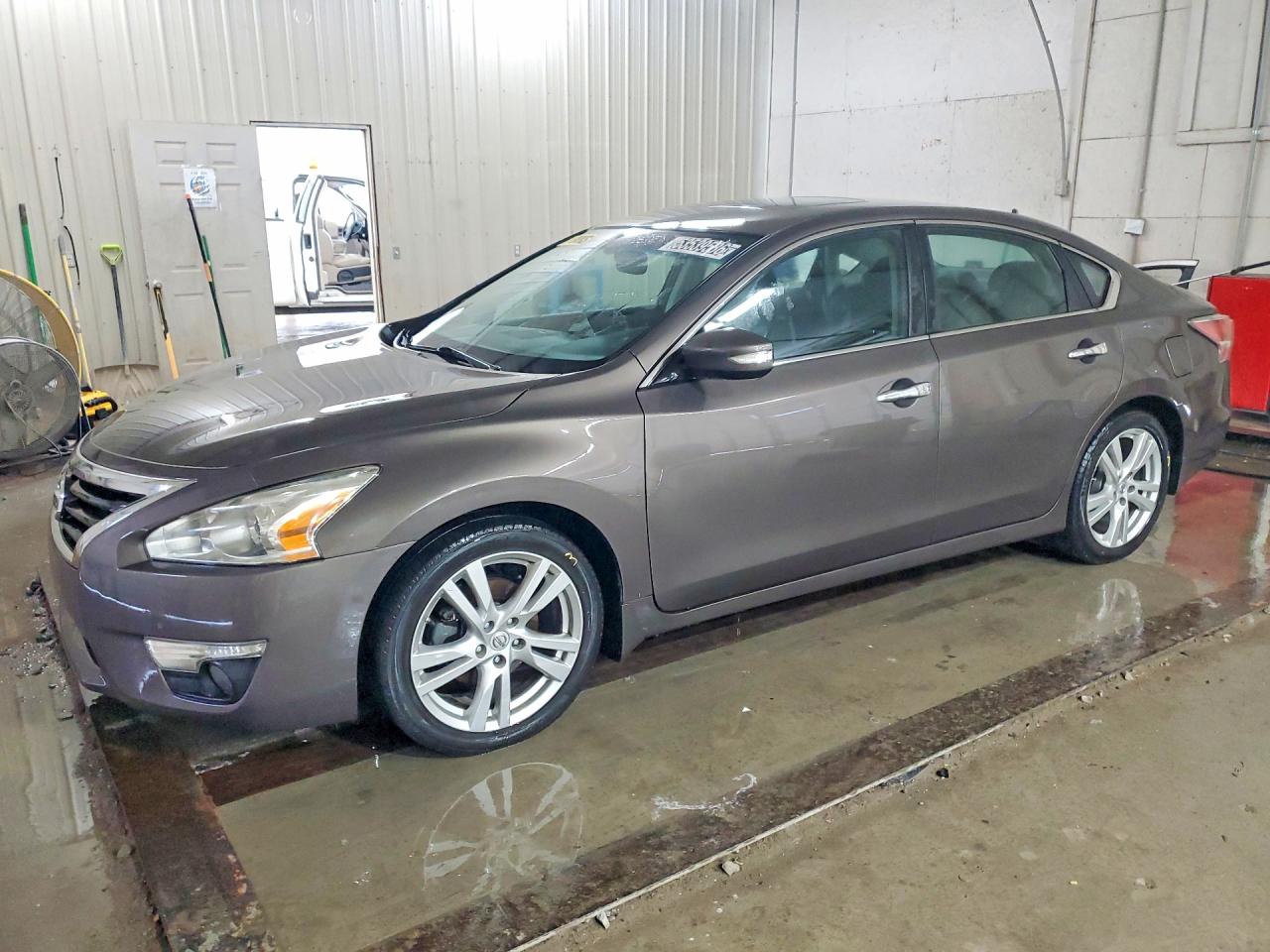 Salvage Nissan Altima Image