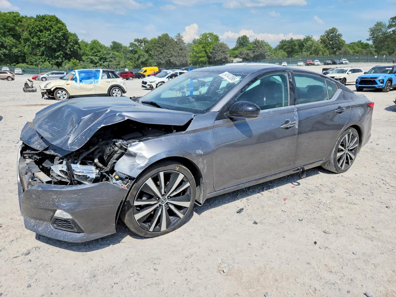 Salvage Nissan Altima Image