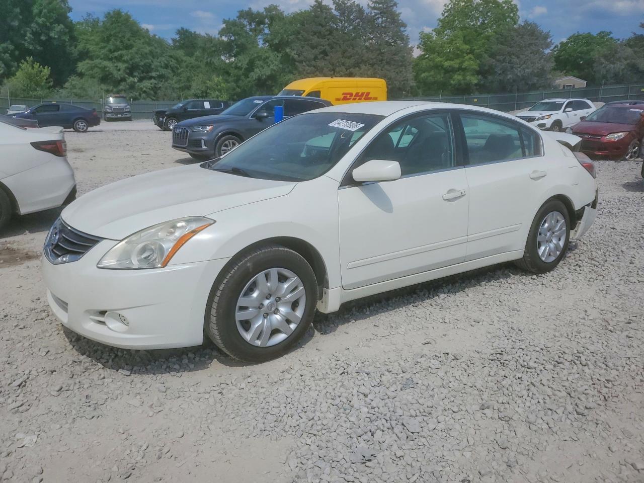 Salvage Nissan Altima Image