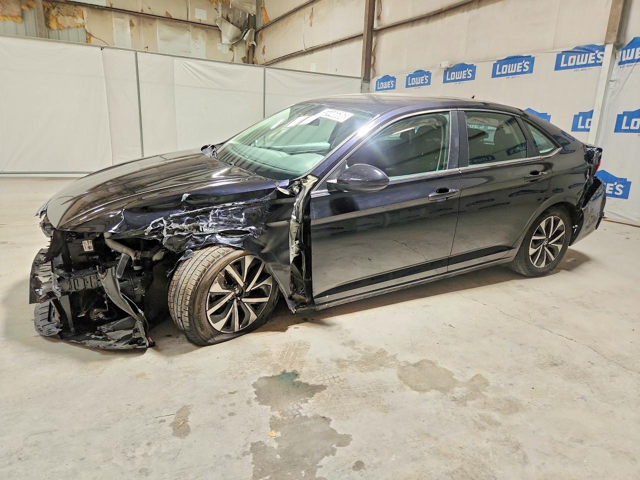 Salvage Volkswagen Jetta Image