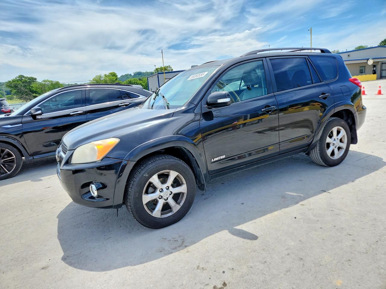 Salvage Toyota RAV4 Image