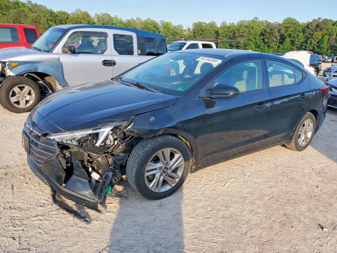 Salvage Hyundai ELANTRA Image