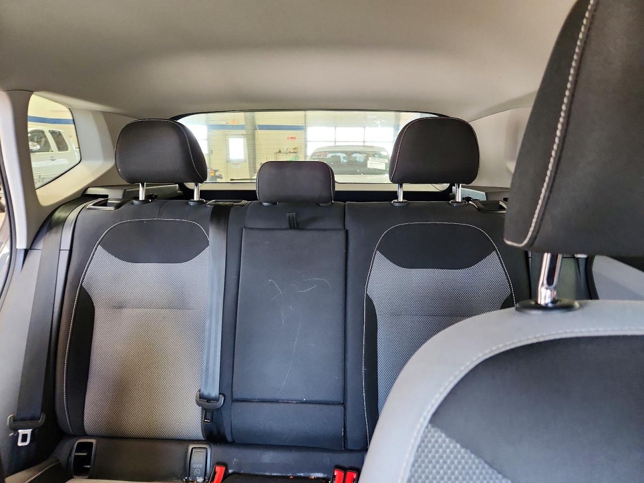 Volkswagen Taos S