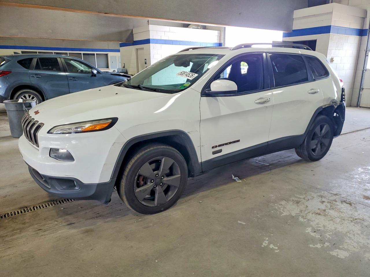 Salvage Jeep Grand Cherokee Image