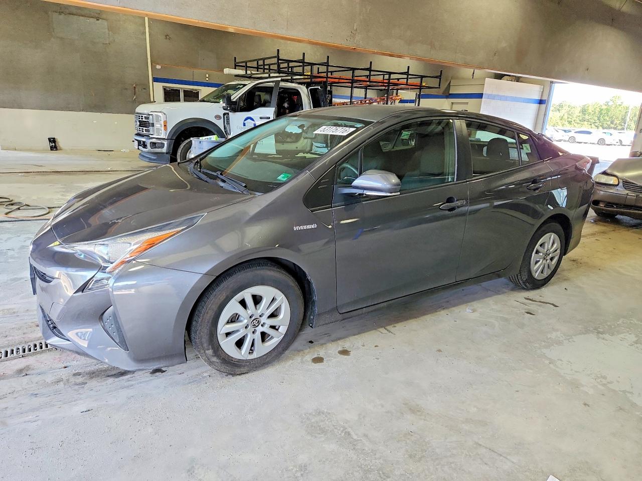 Salvage Toyota Prius Image