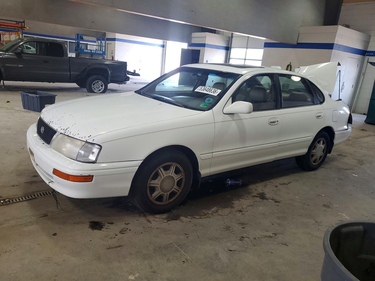 Salvage Toyota Avalon Image