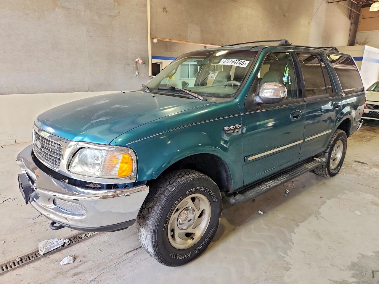 Salvage Ford Expedition Image