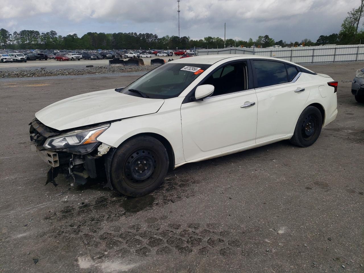 Salvage Nissan Altima Image